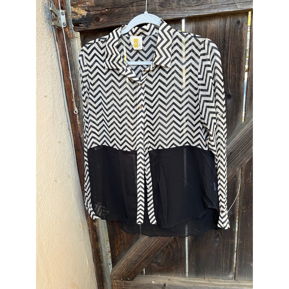 black and white chevron-patterned long-sleeve button-down blouse